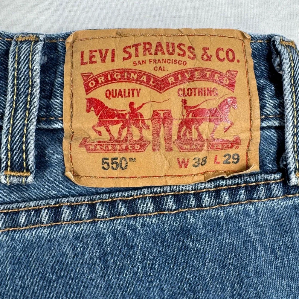 Levis measurements waist